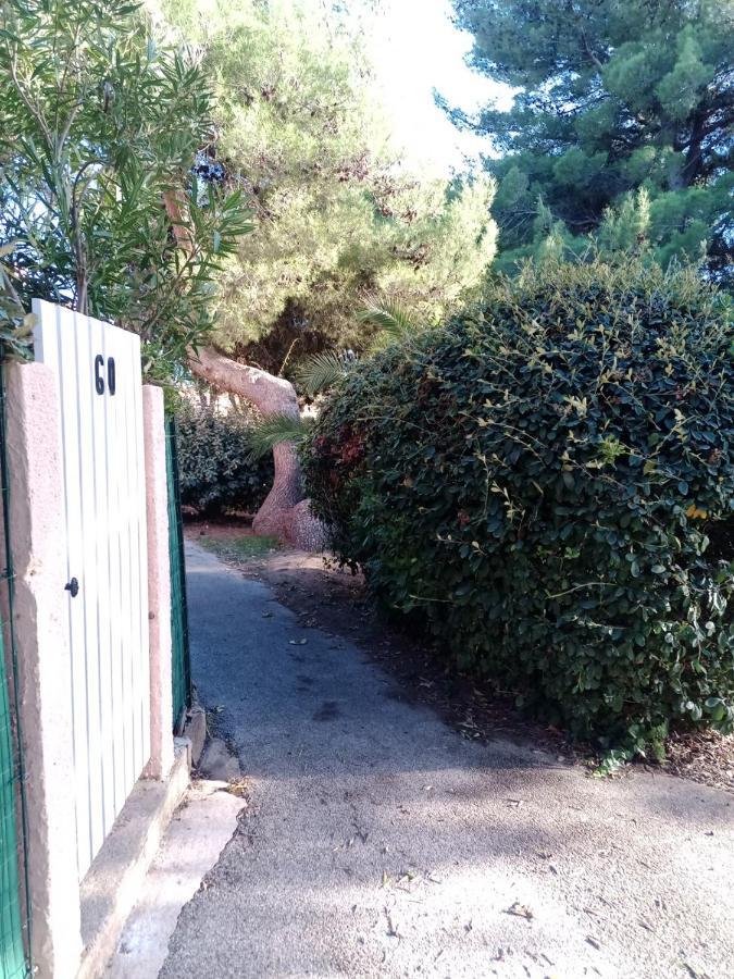 ラ・ロンド・レ・モールChez Ulysseアパートメント エクステリア 写真